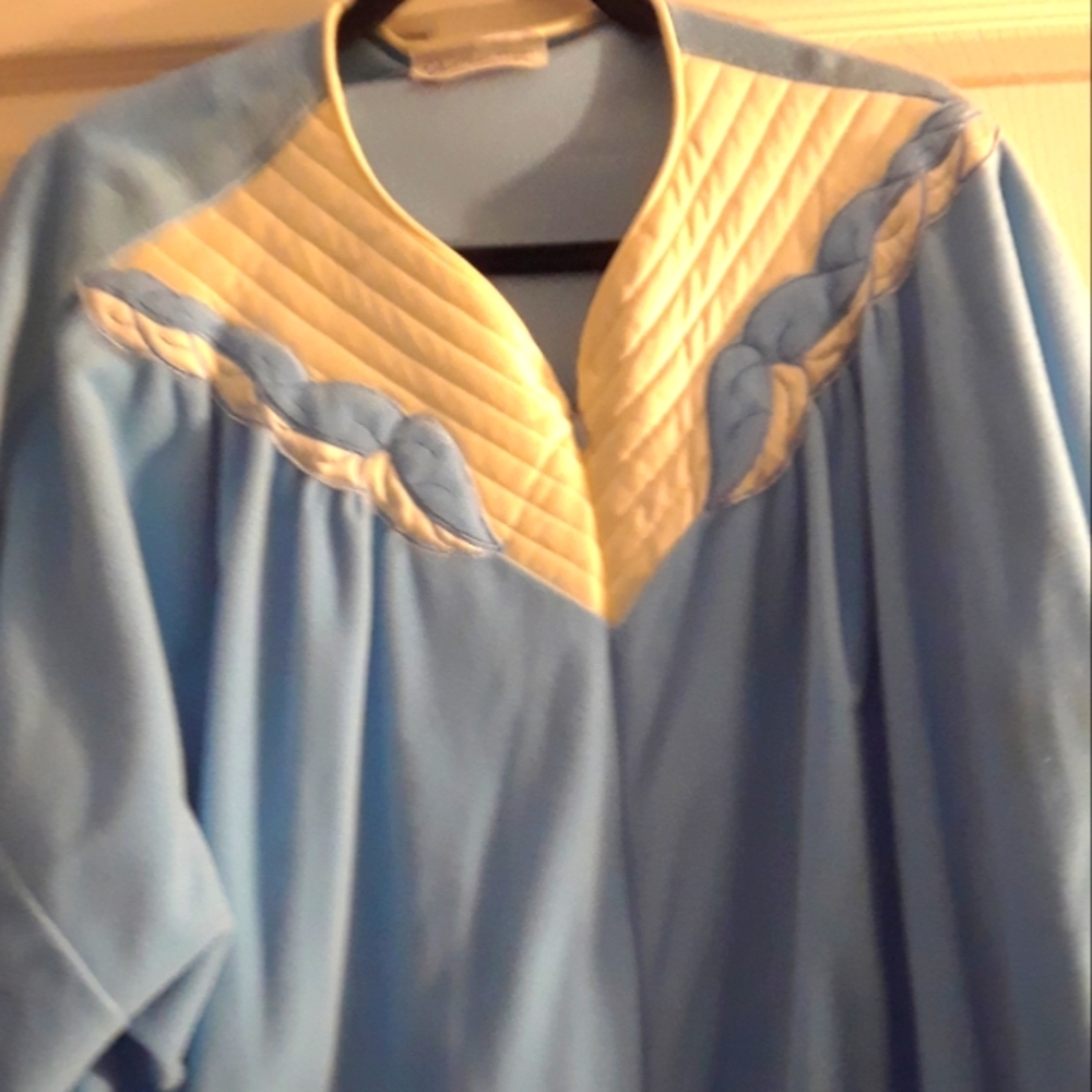 Vintage Vanity Fair Blue and Cream Quilted Collar Nightgown 2XL NWT